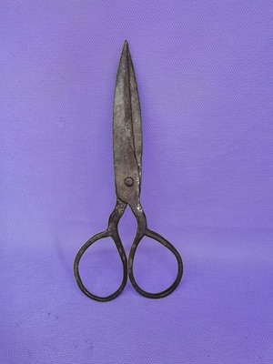 Old antique scissors like new