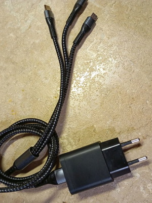 Ταχυφορτιστής 3 σε 1 καινούργιος για τρεις τύπους τηλεφώνων