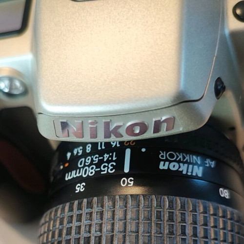 Nikon F60 camera set like new with 2 lenses and 2 flashes