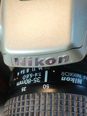 Nikon F60 camera set like new with 2 lenses and 2 flashes