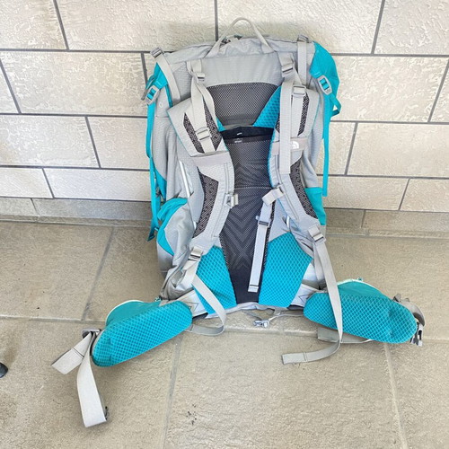 North Face Hiking Backpack Women M-L 65L Like New