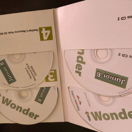 iWonder Junior B CDs like new for book listening