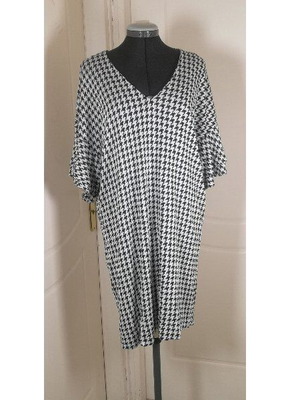 Ziczak black and white checkered dress like new with frill sleeves size M
