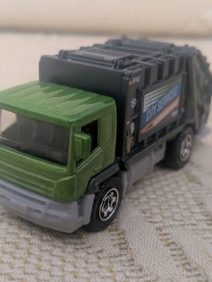 Matchbox Garbage King like new, City Services garbage truck toy