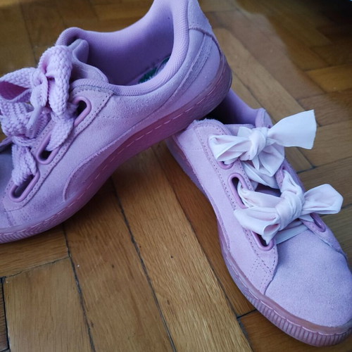 Puma Suede Heart Prism Pink sneakers like new, size 37