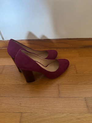 Fullah Sugah Burgundy Red Pumps size 39 like new