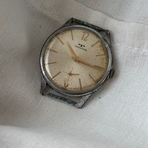 Technos men's watch used with dial and oxidation damage