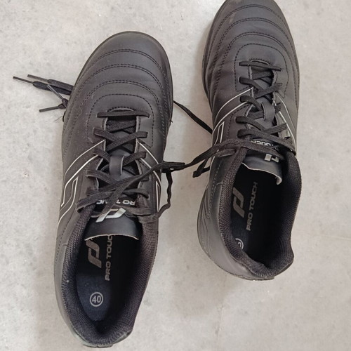 Pro Touch football shoes size 40 like new, black