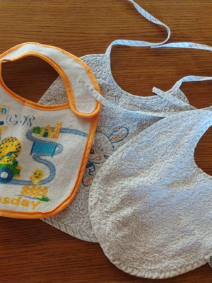 Baby bibs like new, pack
