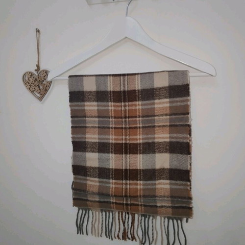 Checked scarf like new