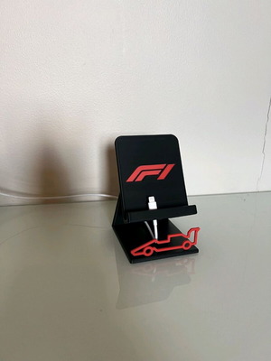 Βάση κινητού Formula 1 με 3D εκτύπωση σε μαύρο με κόκκινες λεπτομέρειες