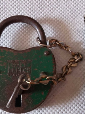 Antique padlock 1940-1950 used, functional, 8 cm