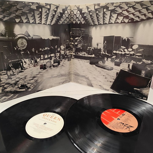 Queen vintage vinyl collection, like new, 7 records