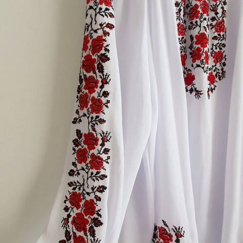 Blouse with embroidered flowers new, size M