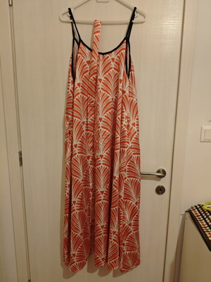 Dress with belt Petit Boutik like new, red multicolor