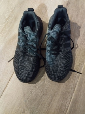 Αθλητικά Adidas σαν καινούργια, μέγεθος 38