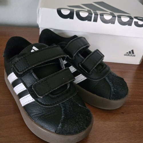 Adidas boys' shoes size 21 like new