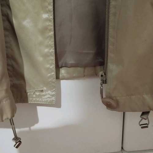 Women's waterproof jacket used with inner pocket and removable hood size M
