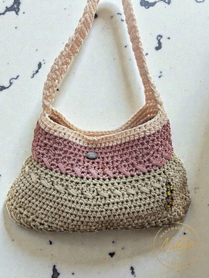 Handmade knitted shoulder bag in beige and pink tones, new