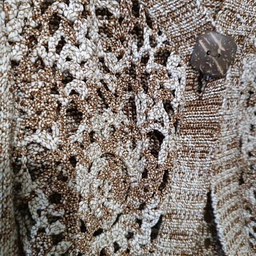 Short knitted cardigan like new, size M