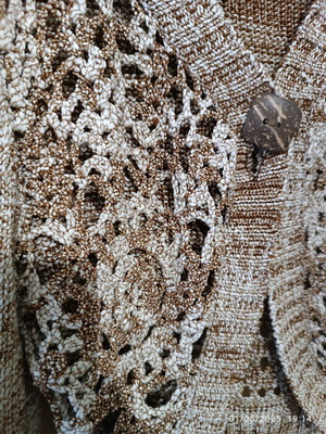 Short knitted cardigan like new, size M