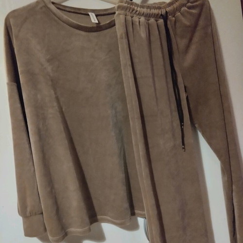 Velveteen set like new, one size, beige