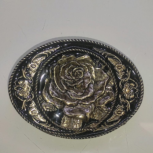 Vintage belt buckle with embossed rose like new, western/boho style