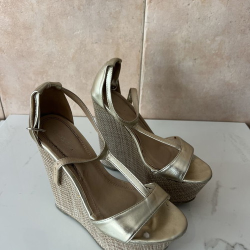 Gold platform sandals, size 38, beige