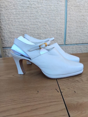 Vavoulas leather slingback pumps, cream, size 39