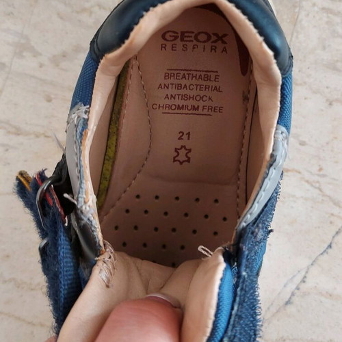 Athletic shoes used with breathable anatomical sole
