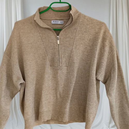 Stradivarius pullover with zipper like new, size S, beige