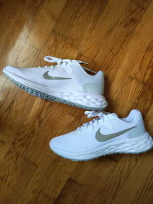 Γυναικεία αθλητικά Nike Revolution 6 καινούργια, νούμερο 38, άσπρα