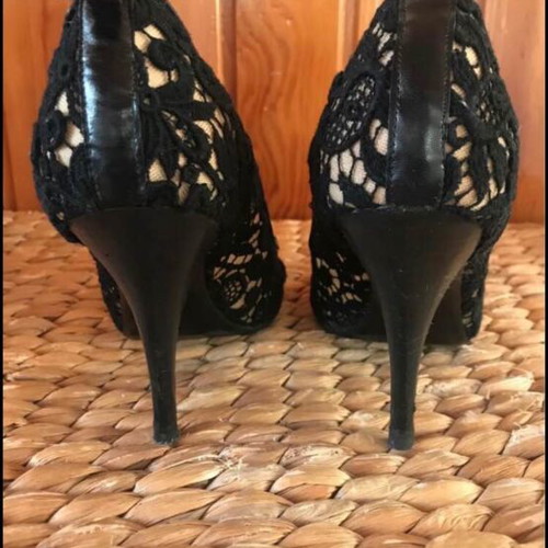 Peep toe high heels Alima like new, black leather and lace, heel 10 cm