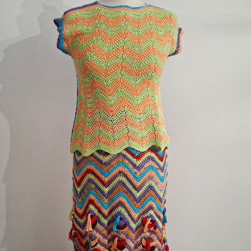 Handmade knitted set skirt - blouse new, colorful, S/M