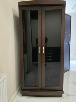Wenge showcase with dark mirror