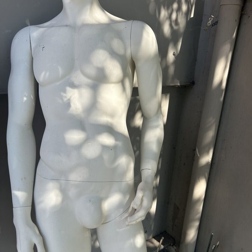 Used male display mannequins, Italian and Spanish