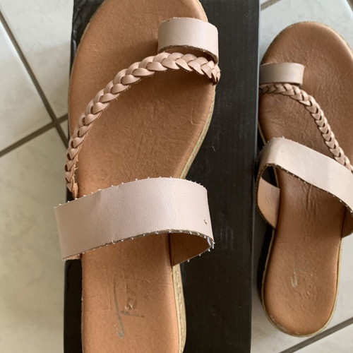 Pink leather platform sandals size 40 like new