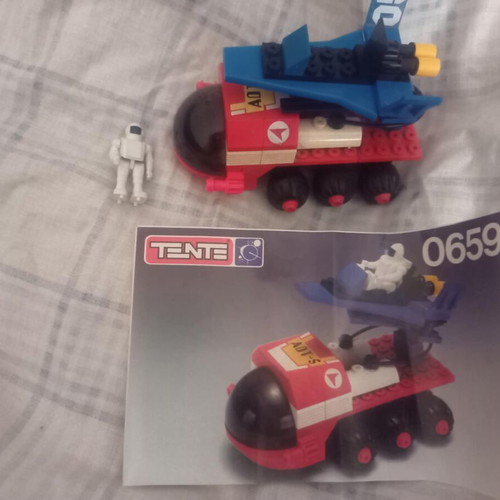 Tente 0659 complete like new with stickers and astronaut figure