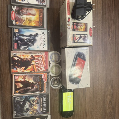 PSP-3004 PB Piano Black Slim & Lite console like new with games and accessories
