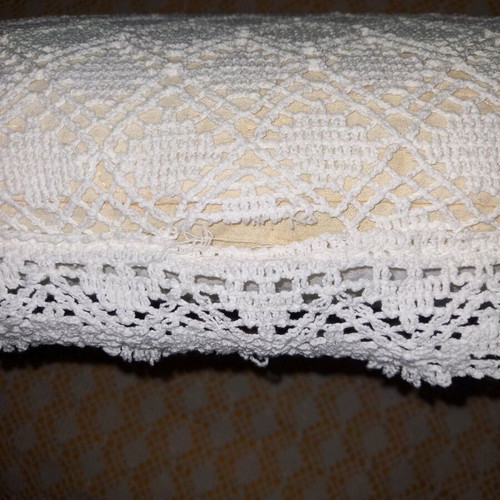 Patterned blanket with pillowcase, 2×2 m, lace trim