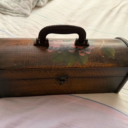 Wooden wine case vintage 50 years with leather handle in like new condition
