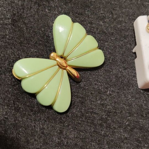 Butterfly brooch and earrings set with zircon new green