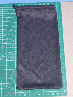 Θήκη γυαλιών Arnette microfiber σαν καινούργια με κορδονάκι