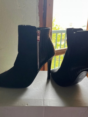 Ankle boots with heel new, half suede half snakeskin, size 36, black