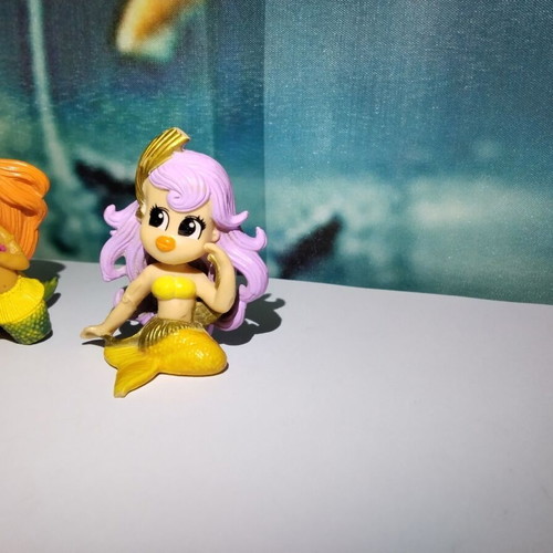 Fizz 'n' Surprise Mermaids figures used, set of 2 by Moose Toys