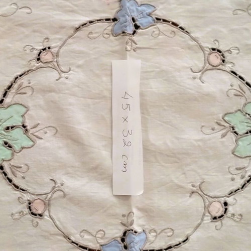 Table linens used, pack of 6 small vintage doilies