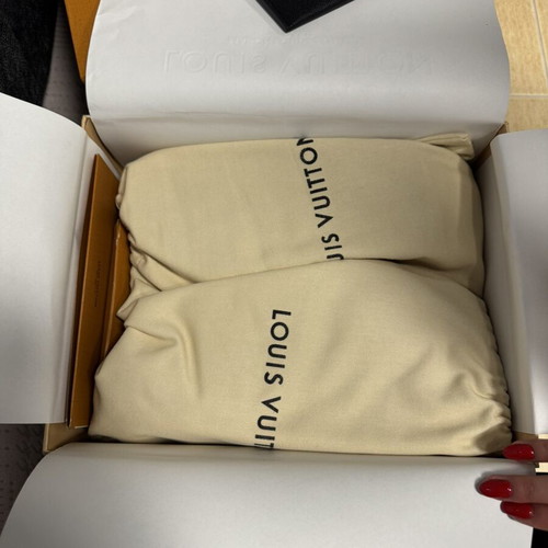 Lv trainers size 44 used, sneakers