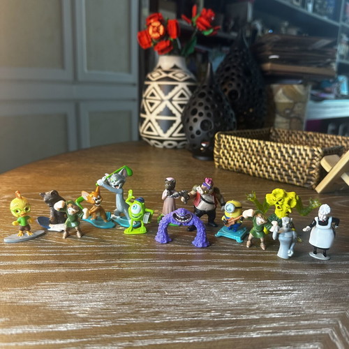 Διάφορες mini φιγούρες σαν καινούργιο, Disney, Pixar, Tom & Jerry, Minions, Χελωνονιντζάκια, Gormiti, Shrek