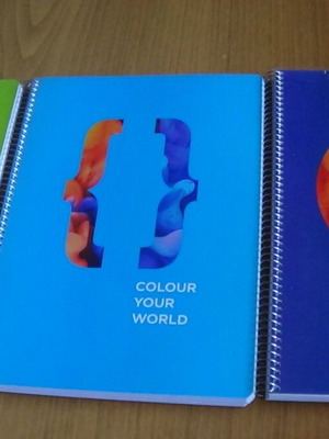 Τρία τετράδια με σπιράλ καινούργια, μέγεθος Α4, τρία θέματα