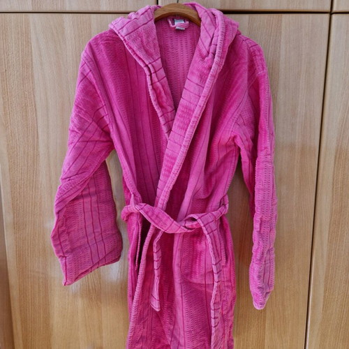 Epavlis women's bathrobe XL like new, fuchsia with hood and pockets